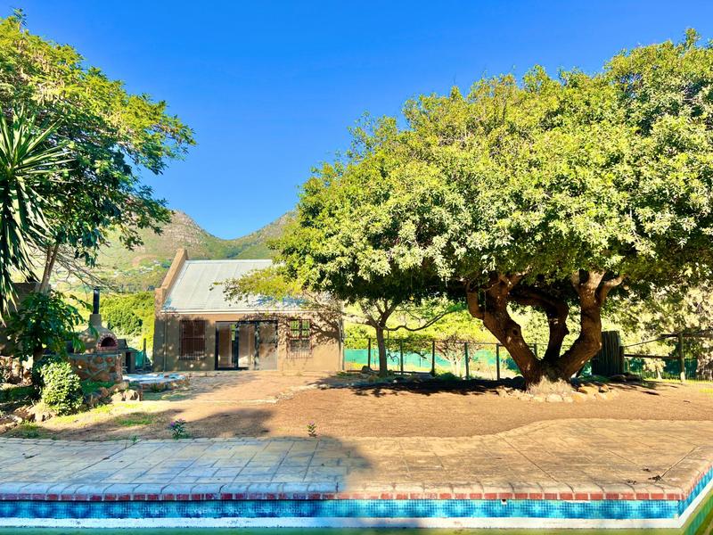 8 Bedroom Property for Sale in Hout Bay Western Cape